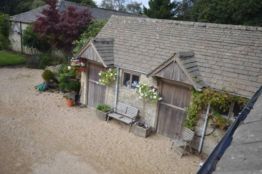 The Old Manor Coach House Cirencester Exterior foto
