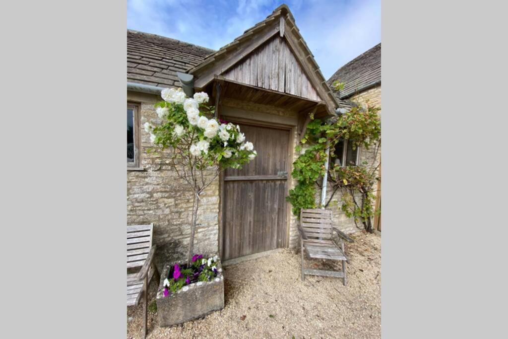 The Old Manor Coach House Cirencester Exterior foto